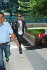 Ranveer Singh snapped at airport in Mumbai on 3rd Nov 2014